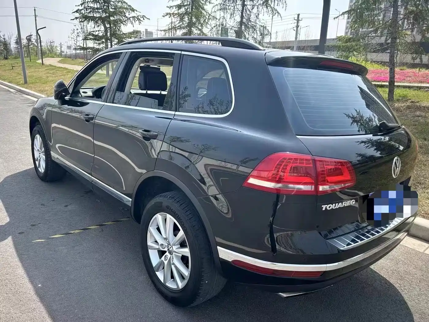 VOLKSWAGEN TOUAREG