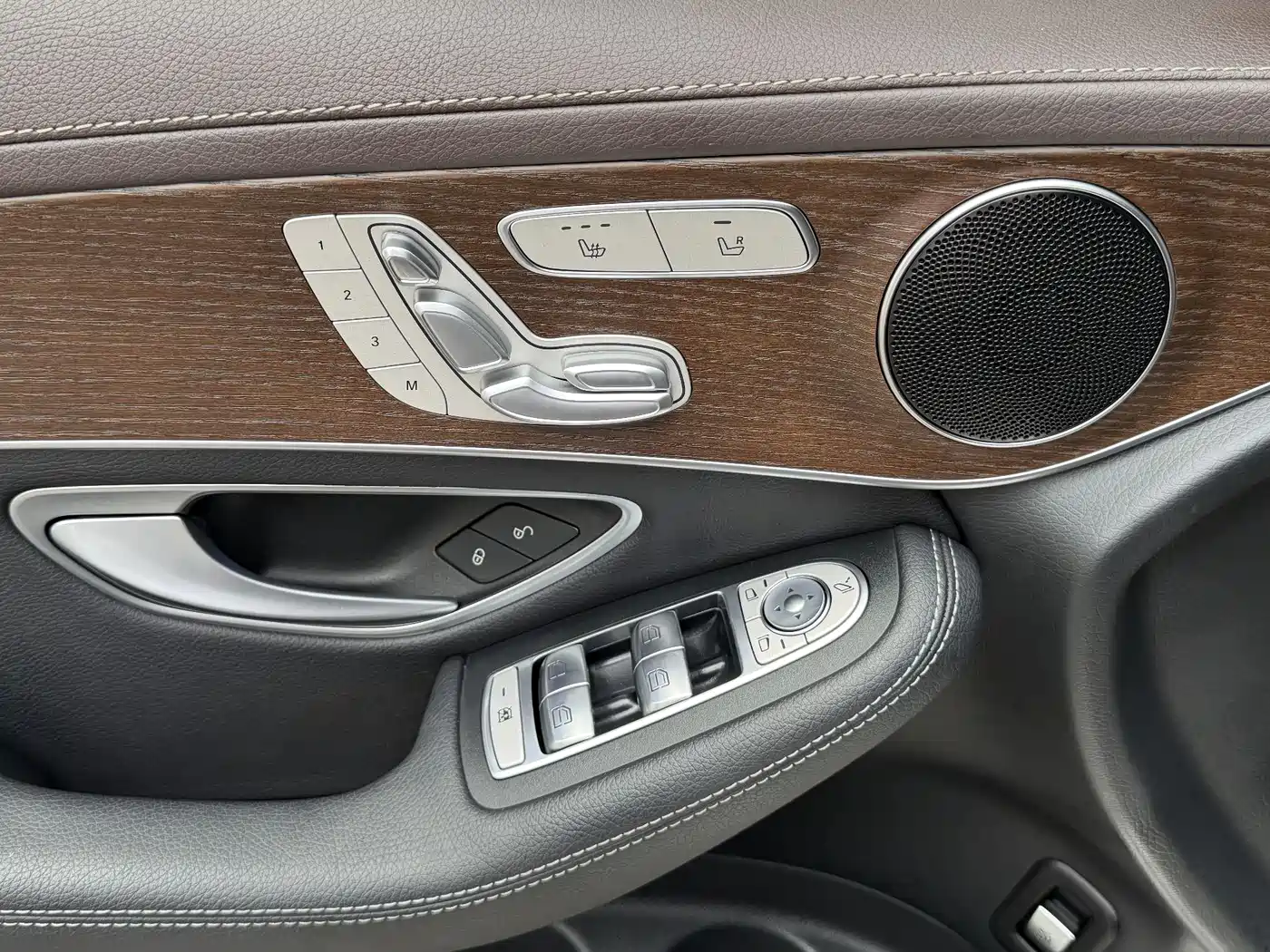 Mercedes-Benz GLC 2022 Facelift GLC 300 L 4MATIC Dynamic Collector's Edition фото 16