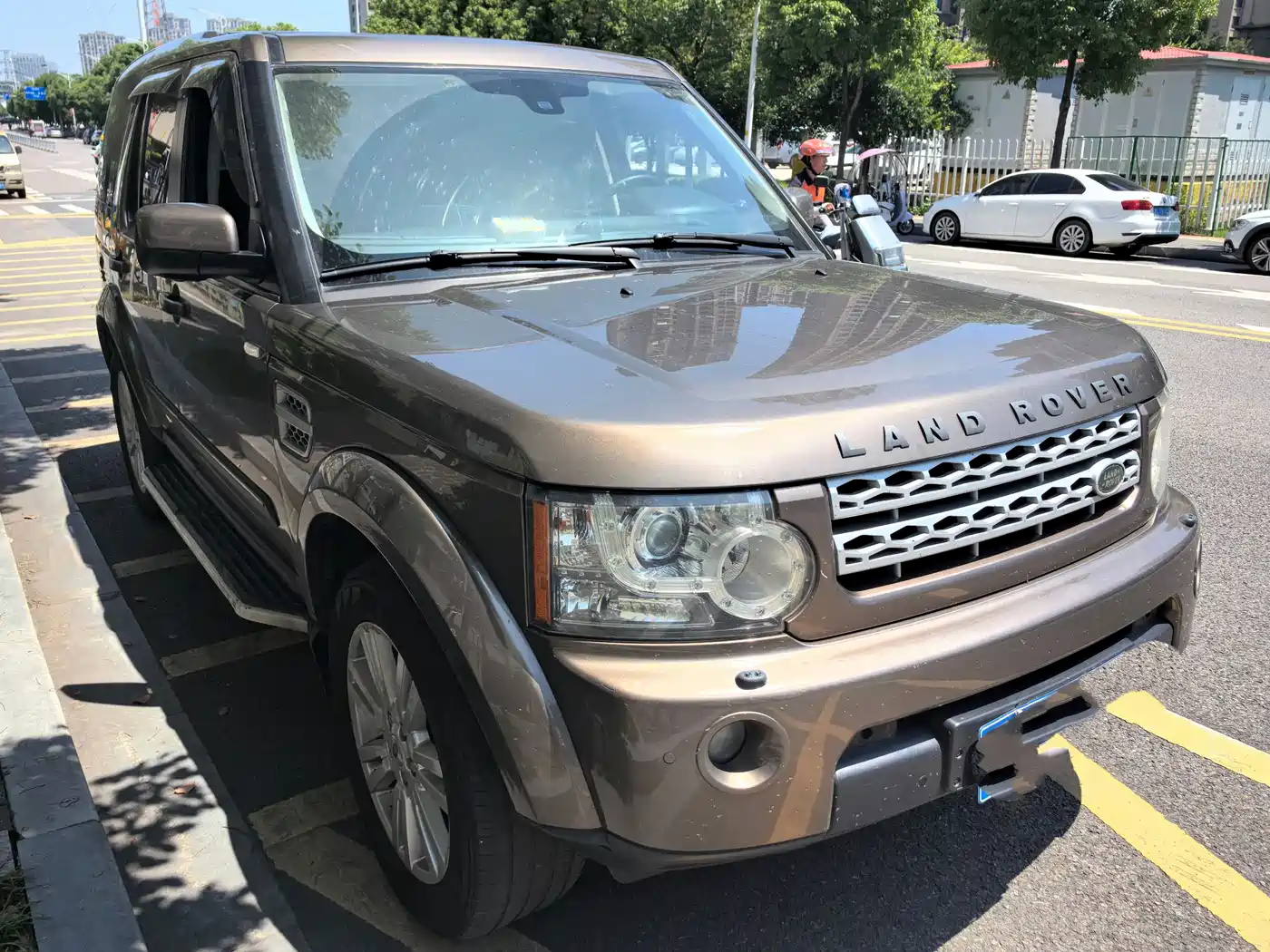 Land Rover Discovery 2012 5.0 V8 HSE фото 2