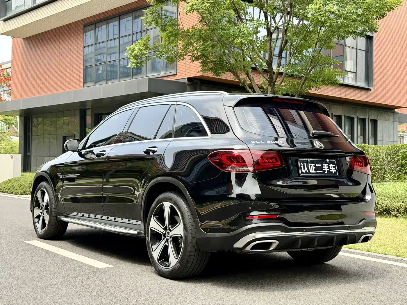 Mercedes-Benz GLC 2022 Facelift GLC 300 L 4MATIC Dynamic Collector's Edition фото 3