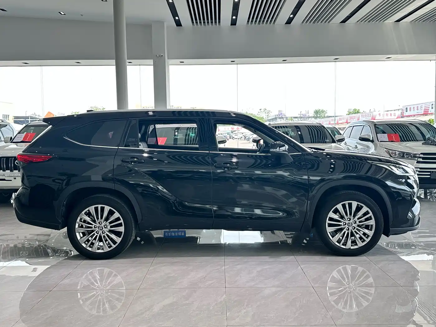 TOYOTA HIGHLANDER