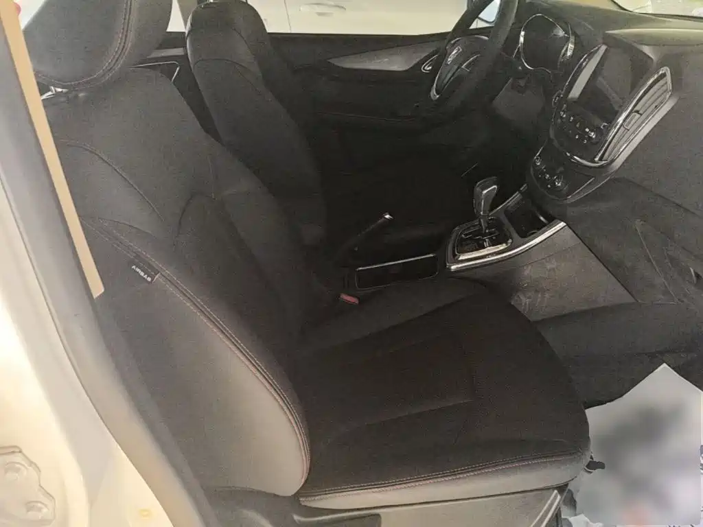 Фото 25 - Baojun 560
