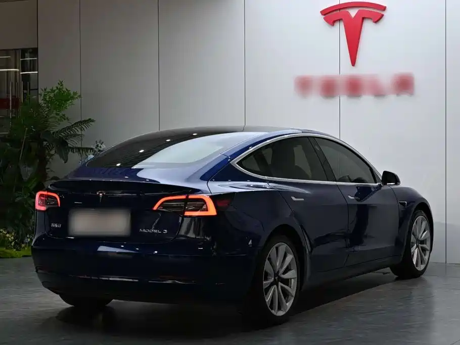 Фото 7 - Tesla Model 3
