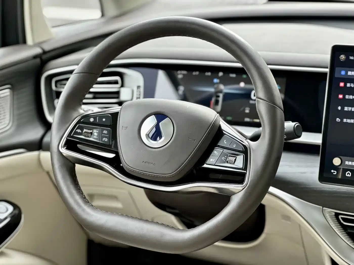Denza D9 2024 DM-i 980 AWD Flagship фото 9