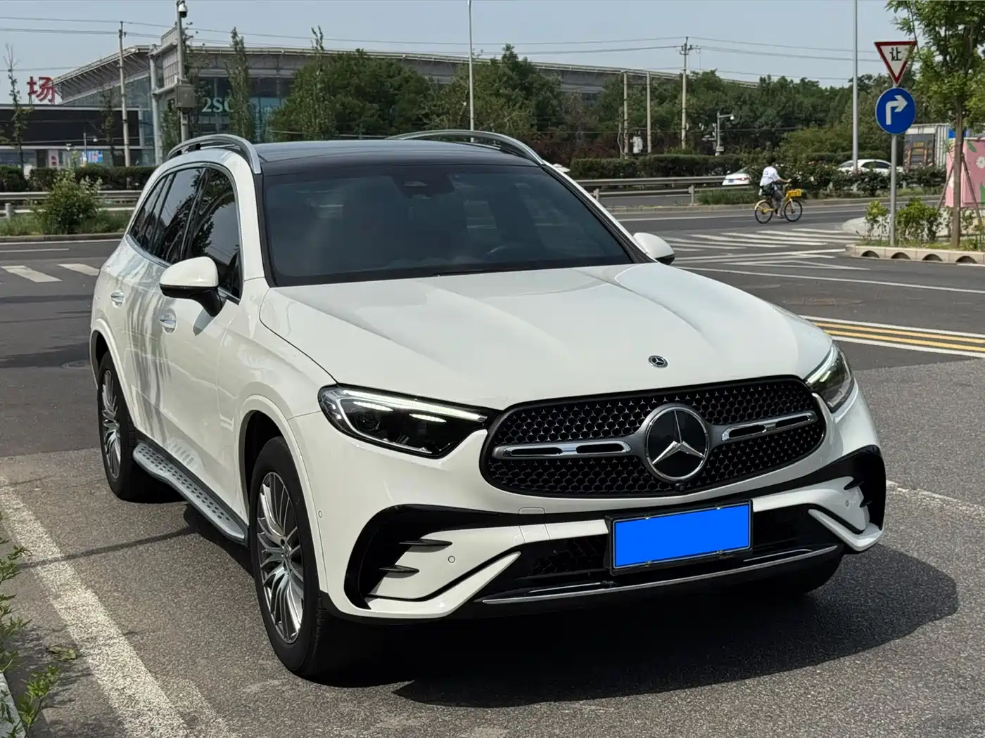 Mercedes-Benz GLC 2023 GLC 300 L 4MATIC Sport 5-Seater фото 26