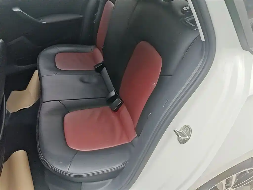 Škoda Skoda Rapid Spaceback 2016 Facelift 1.6L Automatic Forward Edition фото 17