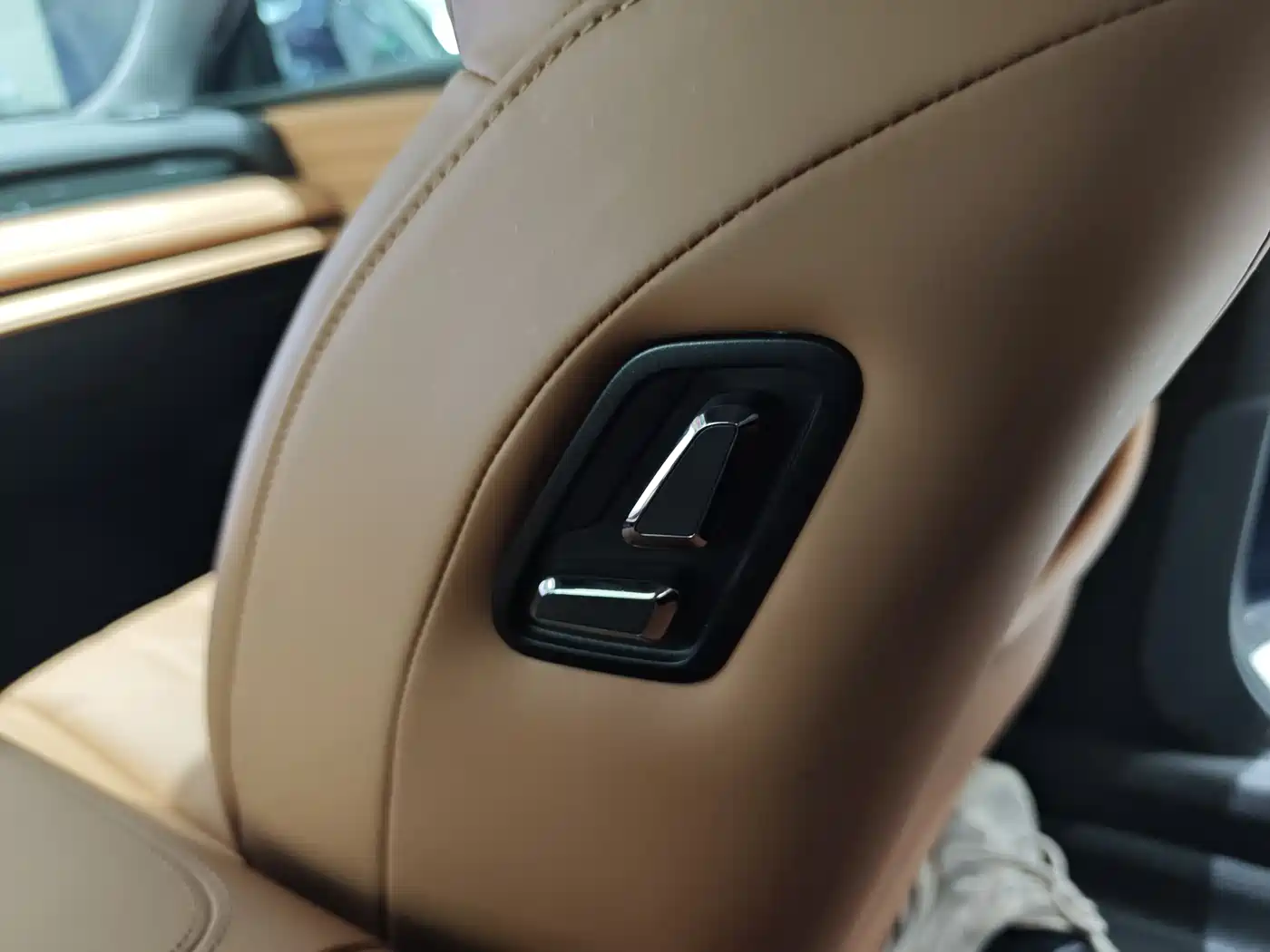 Geely Galaxy Galaxy Xingyao 8 2025 Model 130km EM-i Flagship Edition фото 20