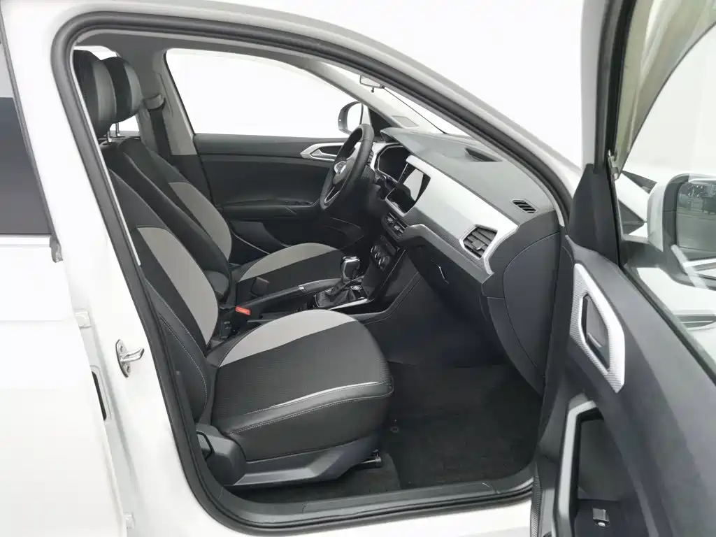 Volkswagen Tacqua 2024 2023 Model 200TSI DSG Joy Smart Connect Edition