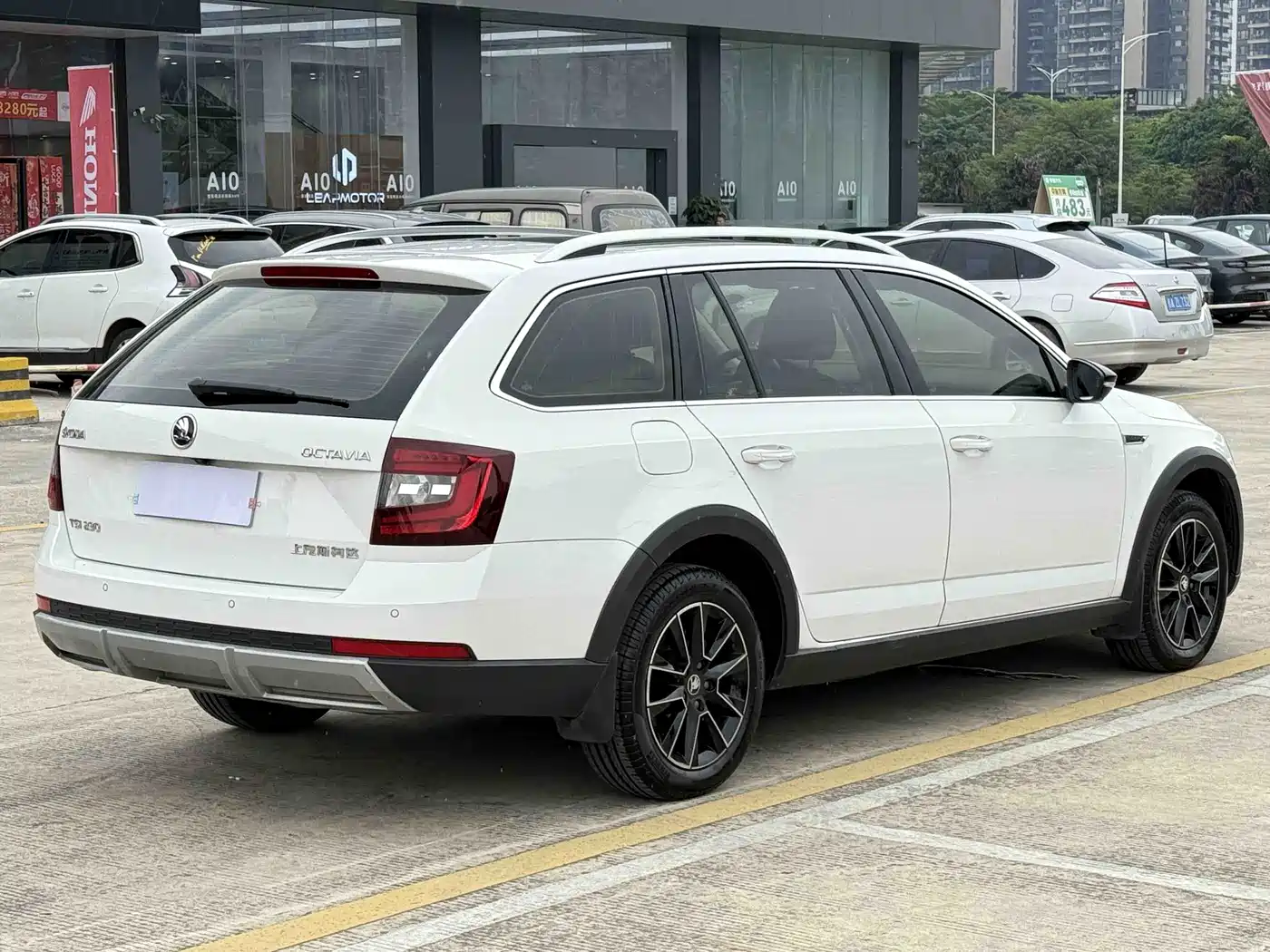 Škoda Octavia 2019 Wagon TSI230 DSG Luxury Edition China V фото 7