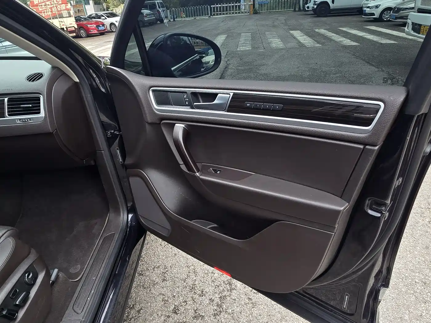 Volkswagen Touareg 2016 3.0TSI High Configuration фото 7