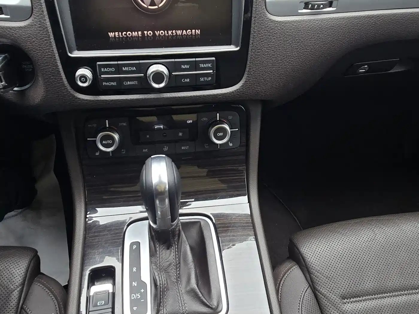 Volkswagen Touareg 2016 3.0TSI High Configuration фото 12