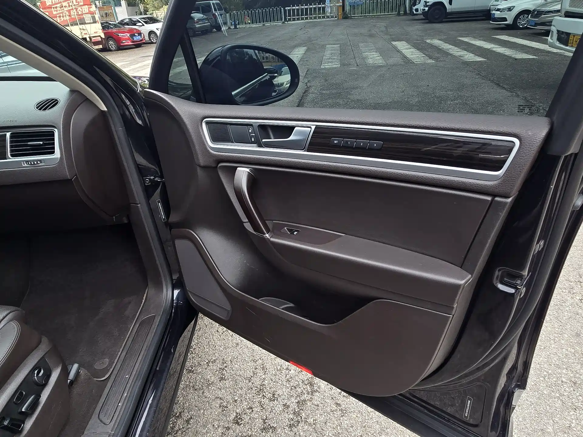Фото 7 - Volkswagen Touareg