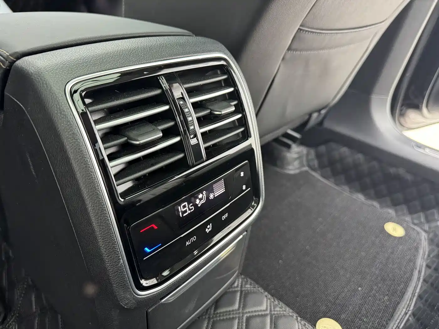 Volkswagen Magotan 2025 Facelift Public Edition 330TSI DSG Luxury фото 6
