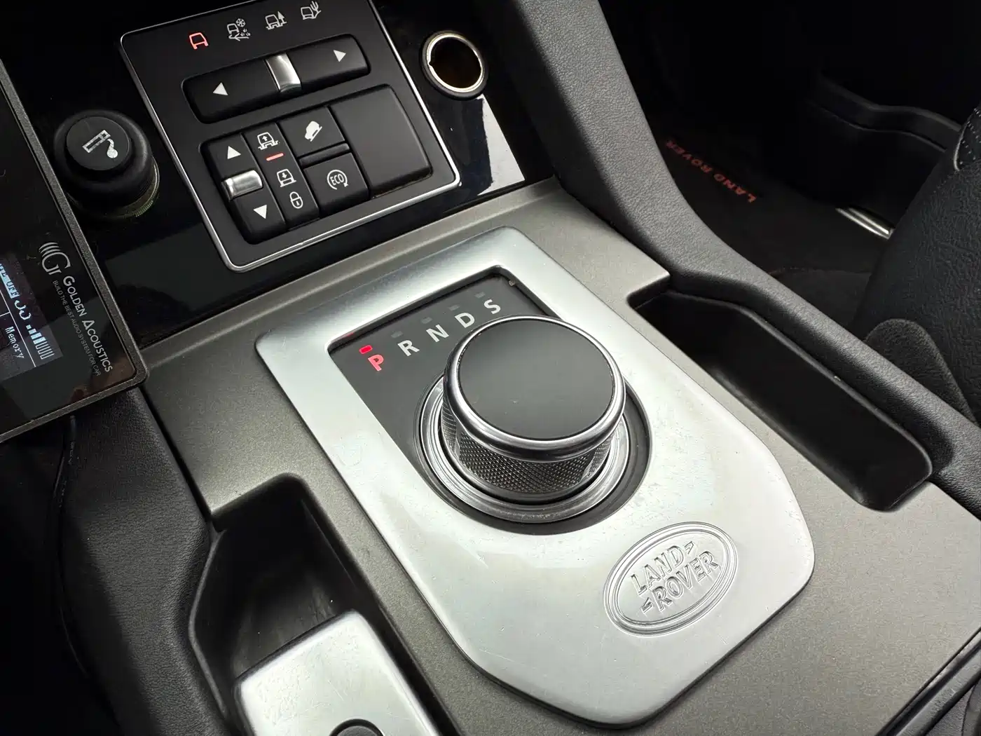 Land Rover Discovery 2015 3.0 SC V6 SE фото 15