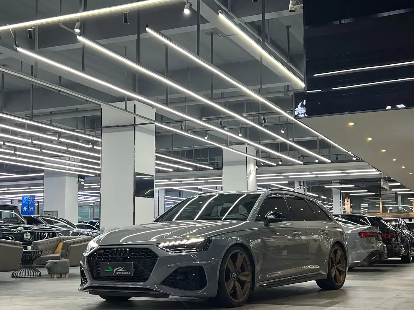Audi RS 4 2021 RS4 Avant Dark Gold Edition фото 3