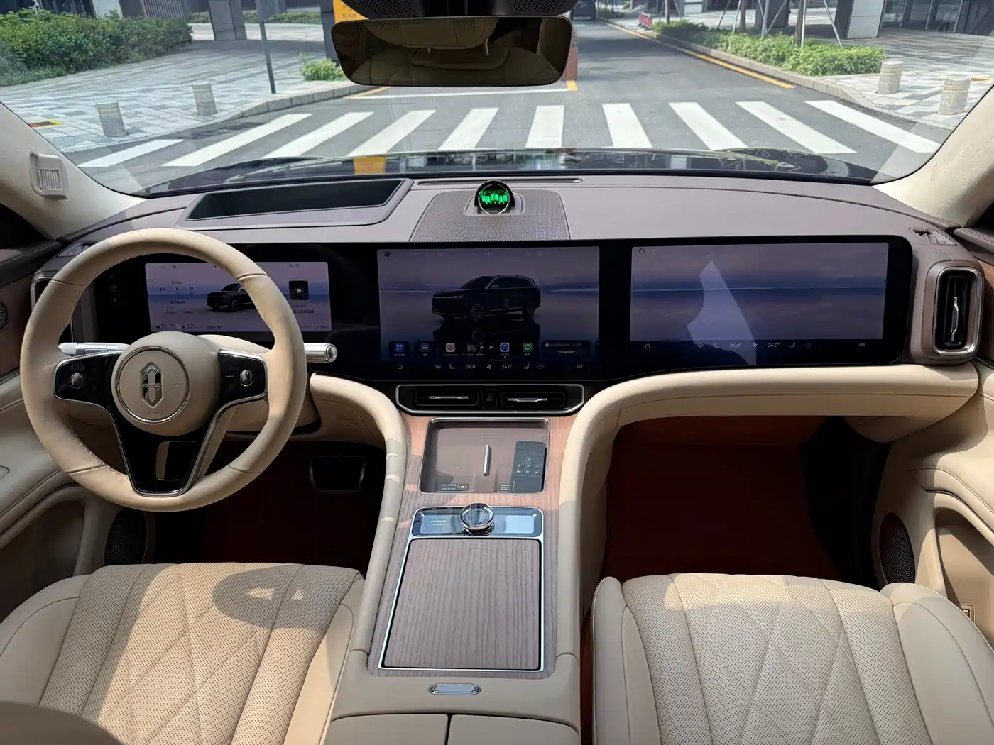 AITO Wenjie AITO M9 2024 Extended Range Ultra 42kWh 6-Seater фото 11