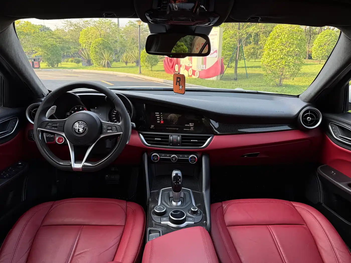 Alfa Romeo Giulia 2017 2.0T 200HP Elite Edition фото 8