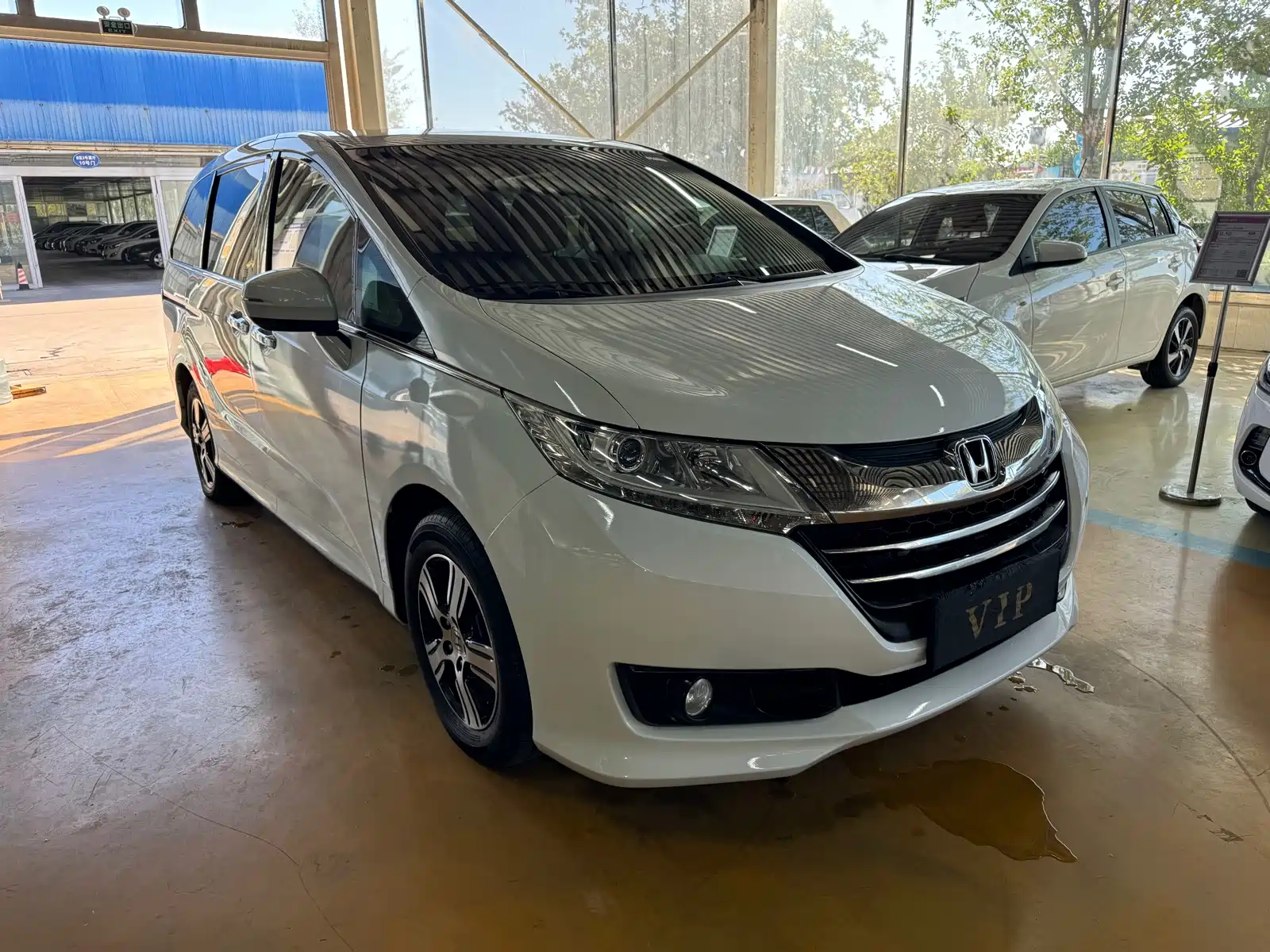 Фото 2 - Honda Odyssey