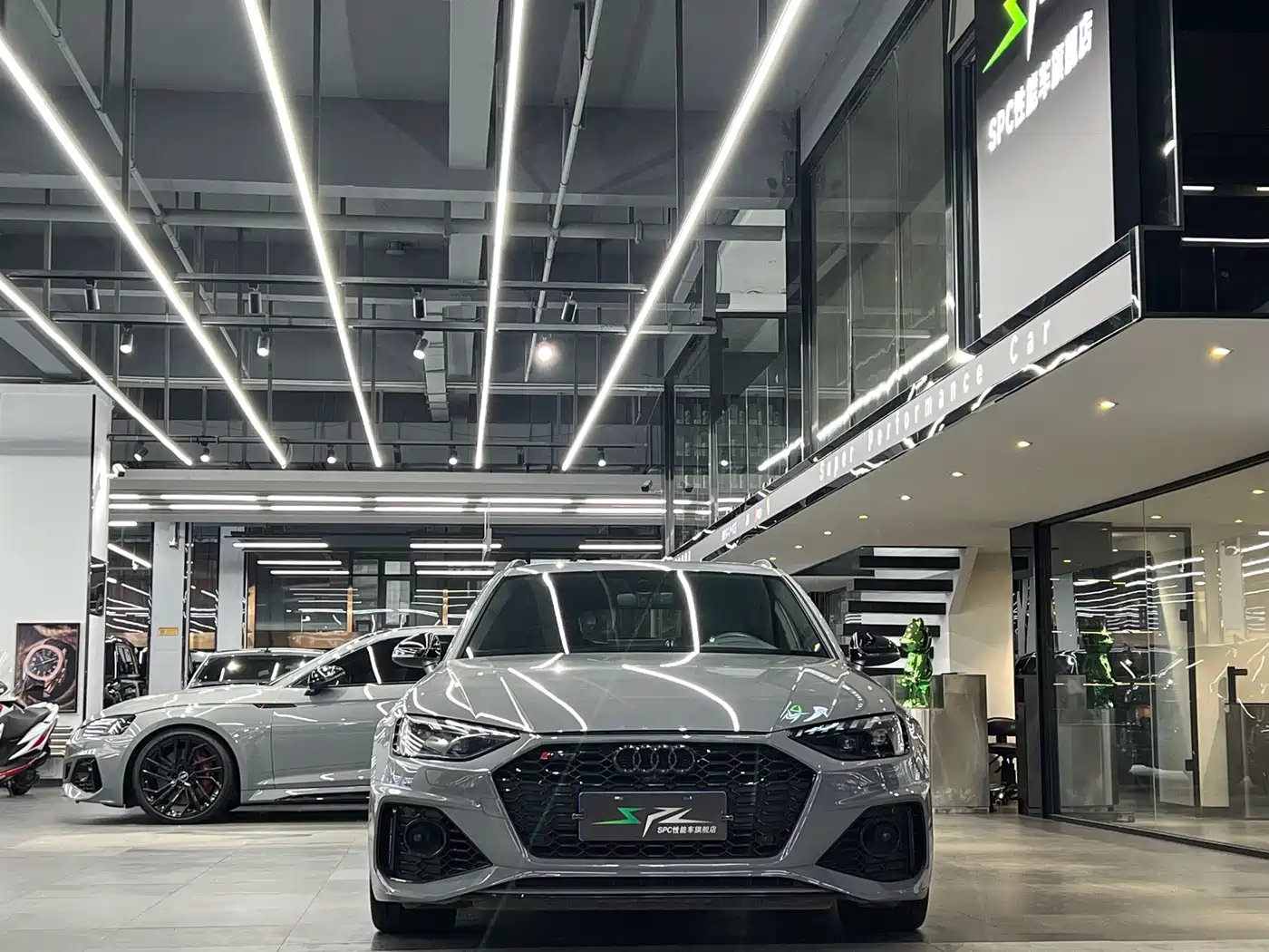 Audi RS 4 2021 RS4 Avant Dark Gold Edition фото 2