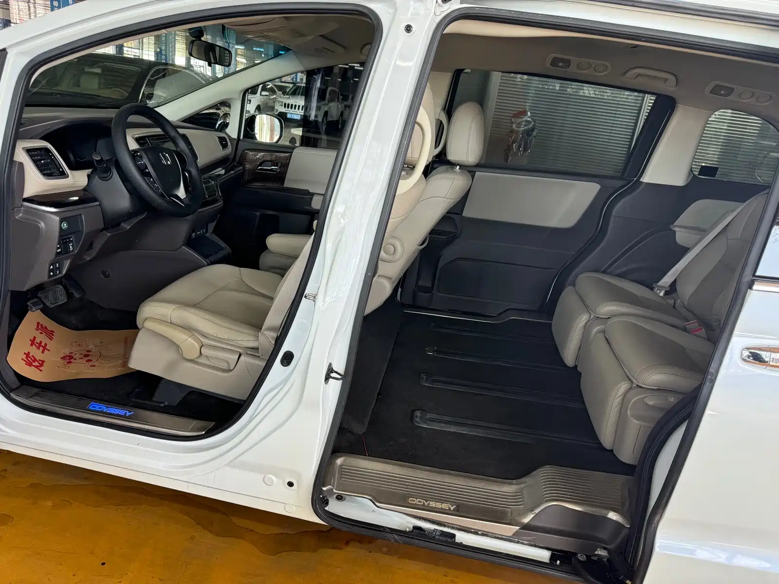 Фото 6 - Honda Odyssey