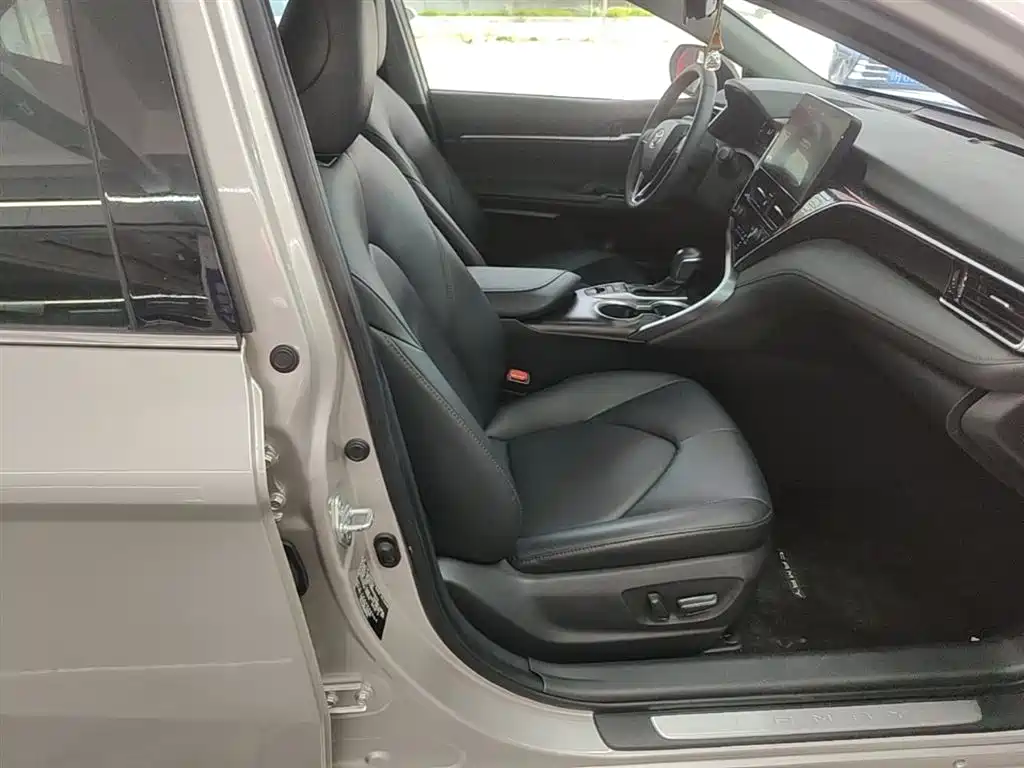 Toyota Camry 2021 2.5G Luxury Edition фото 25