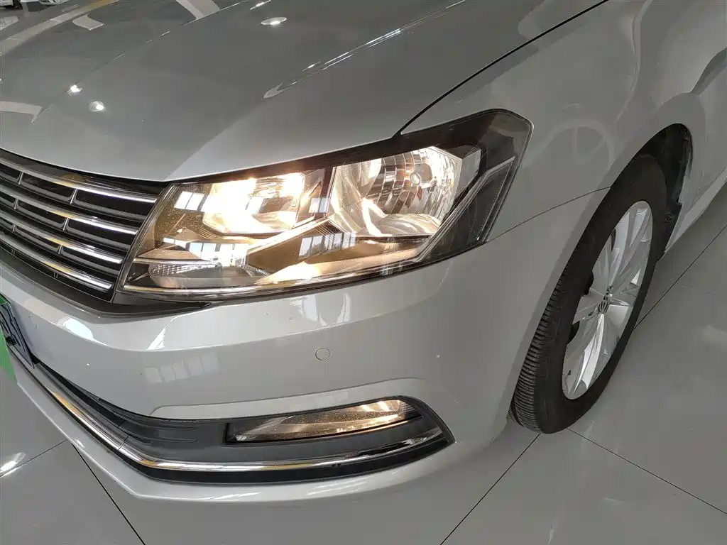 Volkswagen Lavida 2017 1.6L Automatic Comfort Edition фото 18