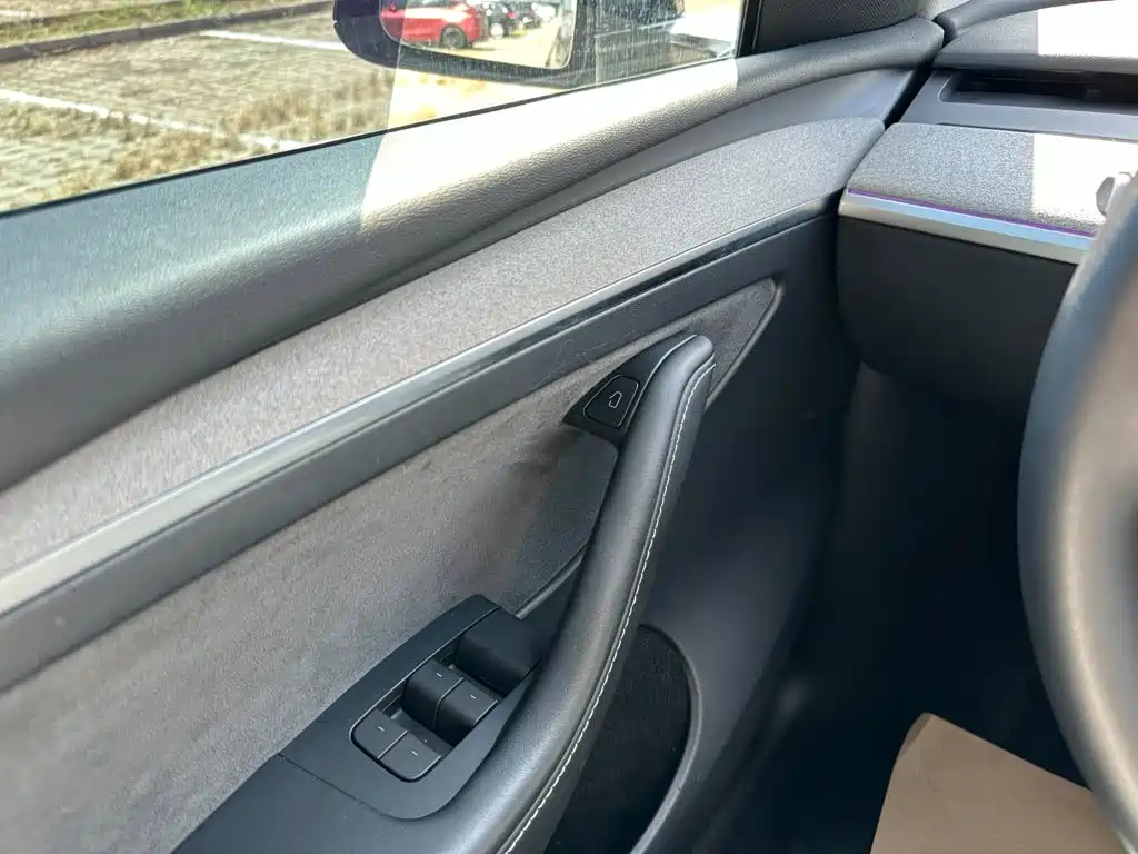 Photo 22 - Tesla Model Y