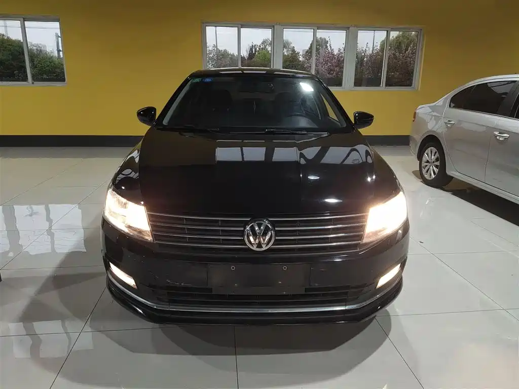 Volkswagen Lavida 2015 1.6L Automatic Comfort Edition фото 3