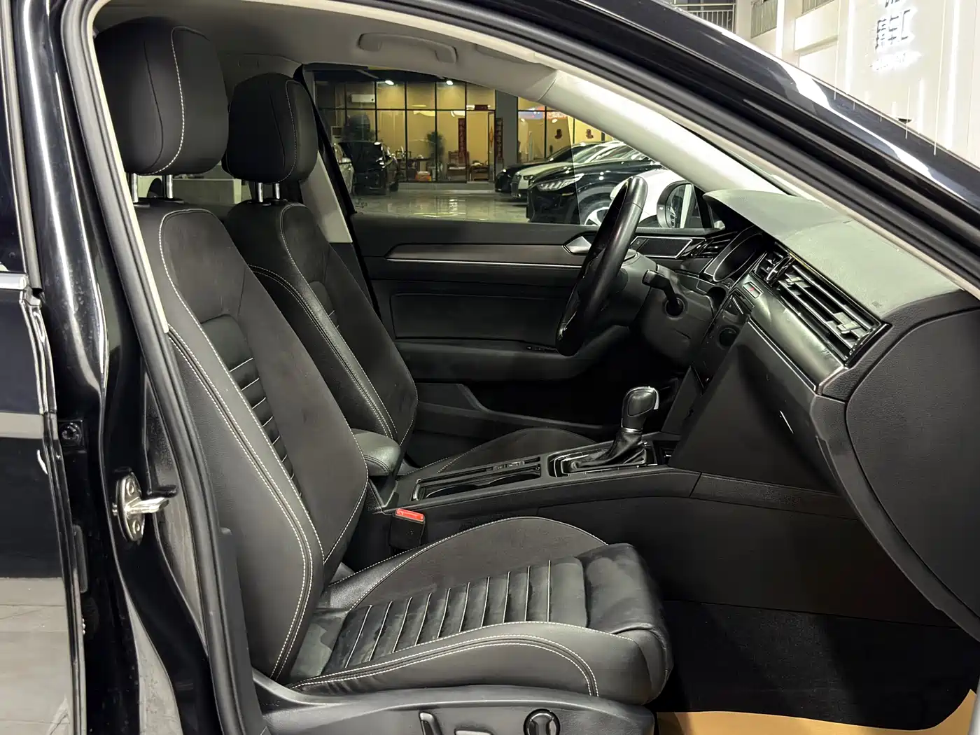 Volkswagen Magotan 2020 330TSI DSG Leading фото 9
