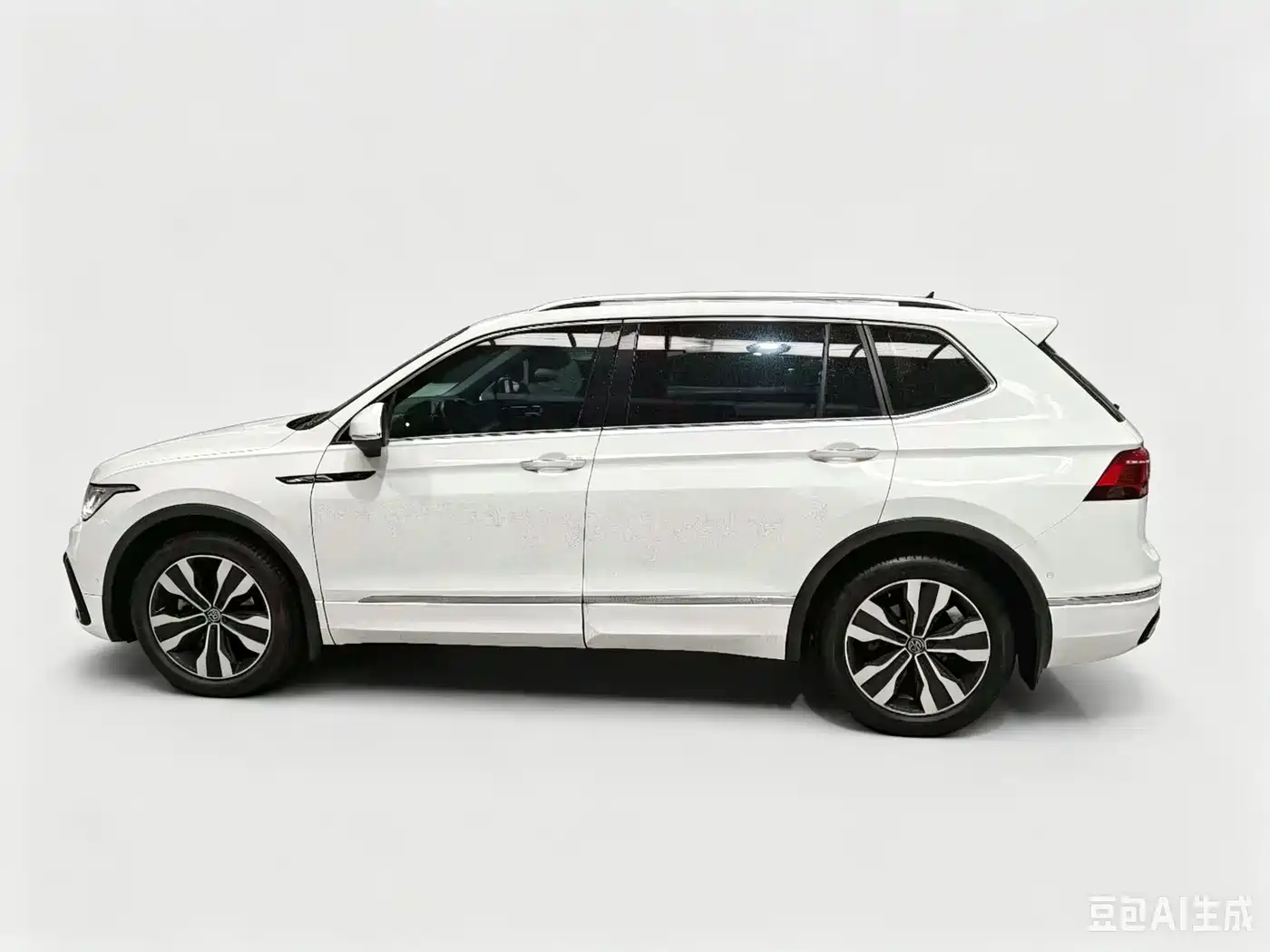 Volkswagen Tiguan L 2022 330TSI Auto 2WD R-Line Premium Edition фото 3