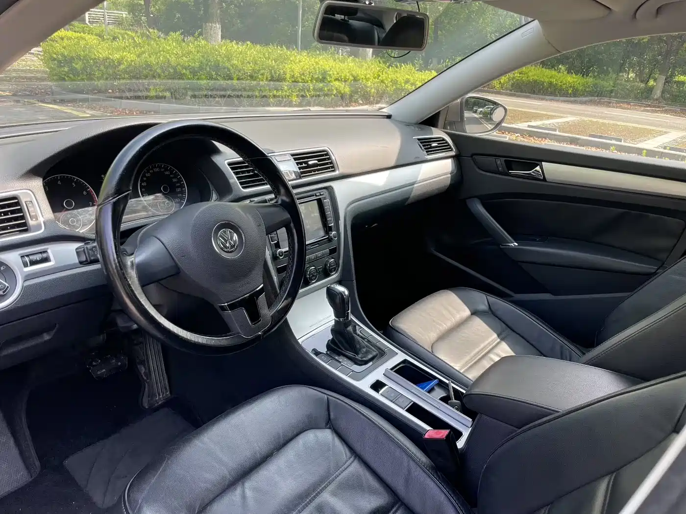 Volkswagen Passat 2011 1.8TSI Automatic Premium Edition фото 3