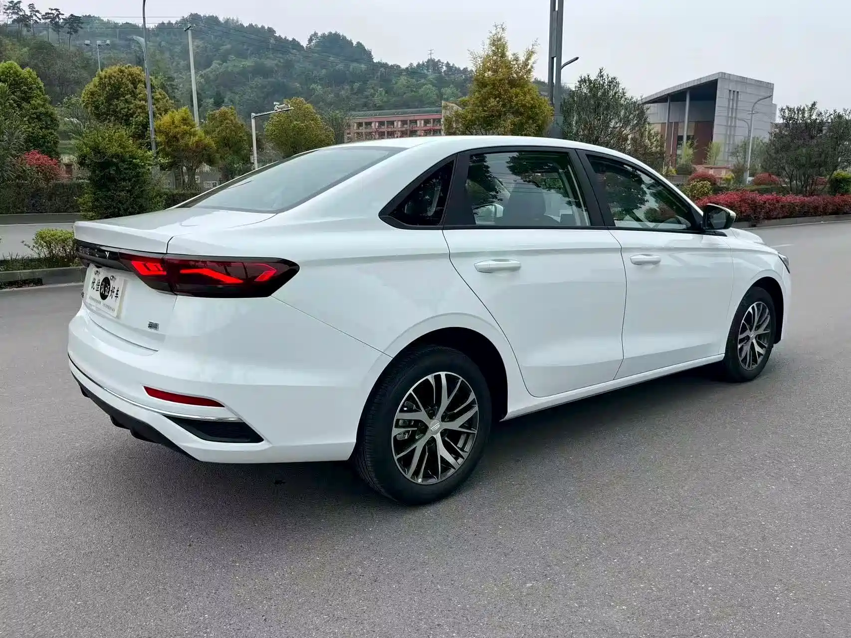 Photo 9 - Geely Emgrand
