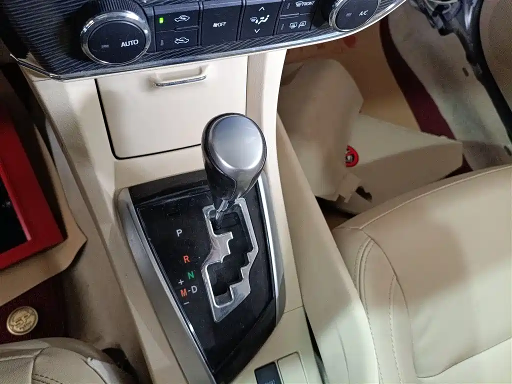 Toyota Corolla 2014 1.8L CVT Supreme Edition фото 10