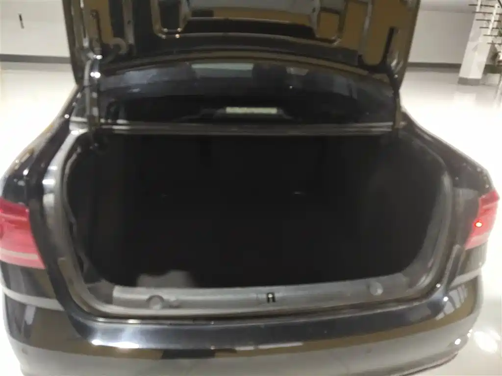 Volkswagen Lavida 2015 1.6L Automatic Comfort Edition фото 15