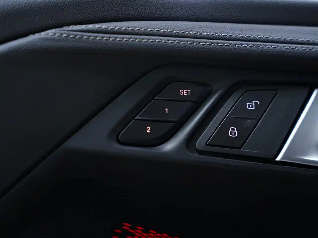 BMW M2 2024 M2 фото 32