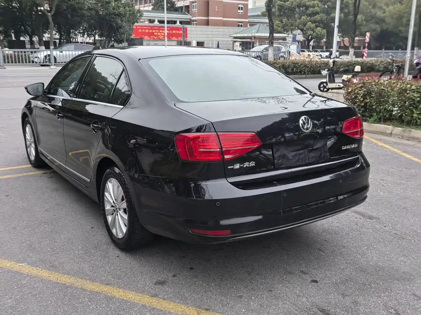 Volkswagen Sagitar 2017 1.6L Automatic Comfort фото 9