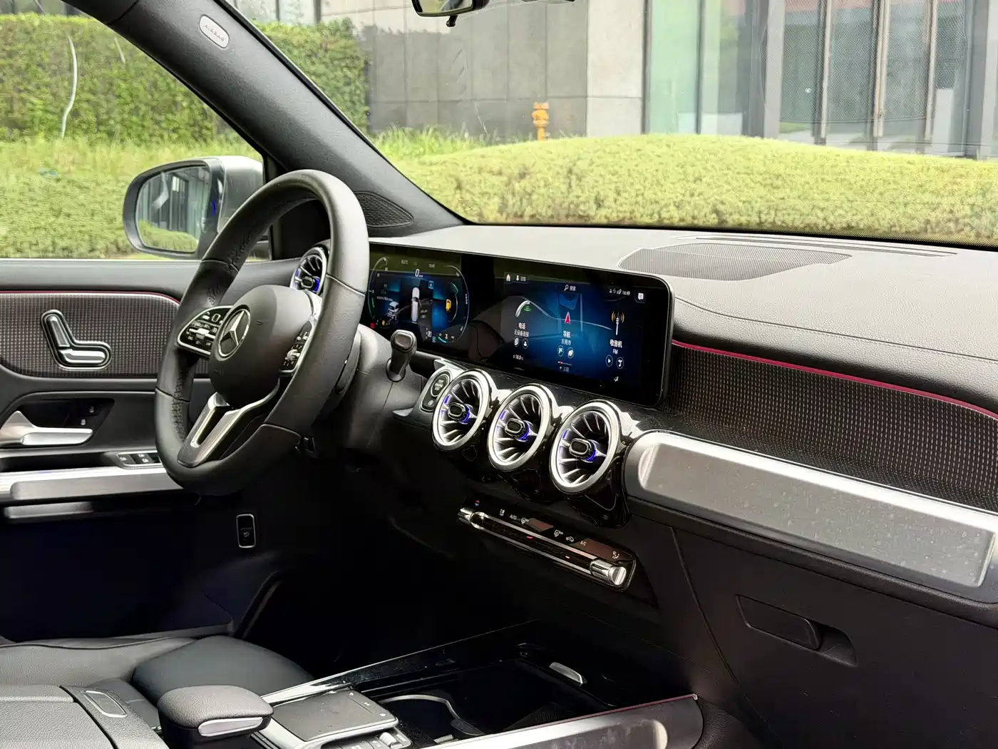 MERCEDES-BENZ GLB