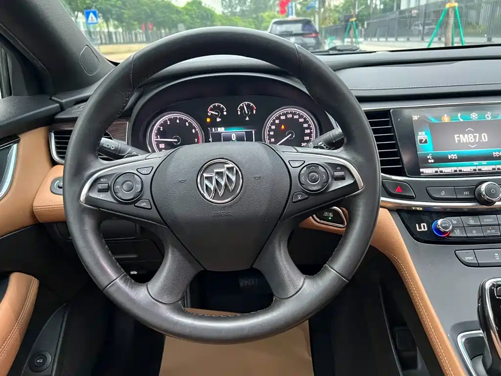 Photo 9 - Buick LaCrosse