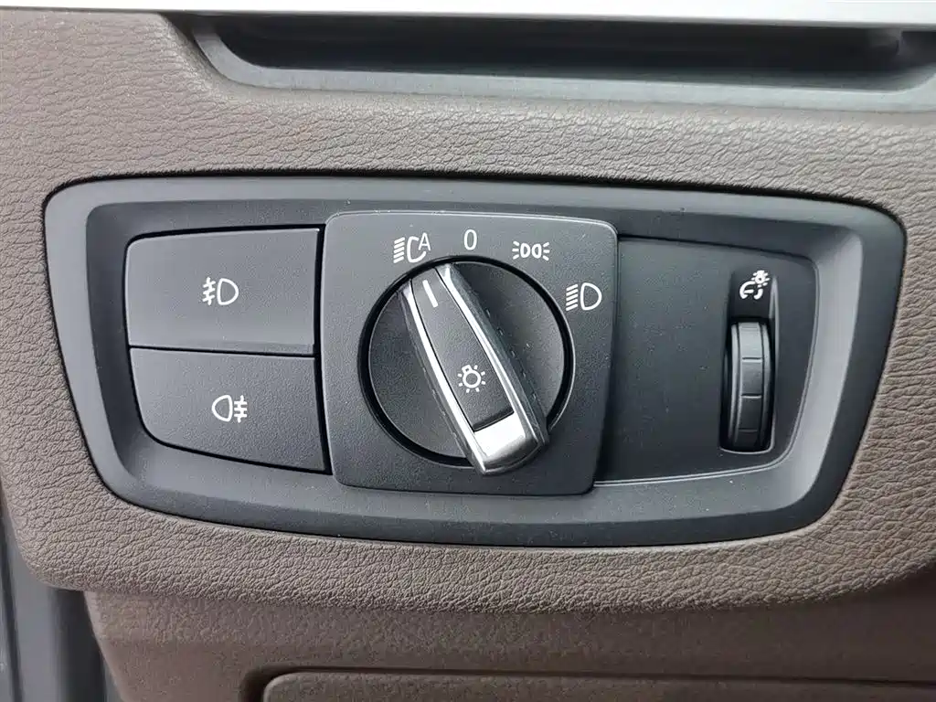 BMW X1 2019 sDrive18Li Premium Model фото 21