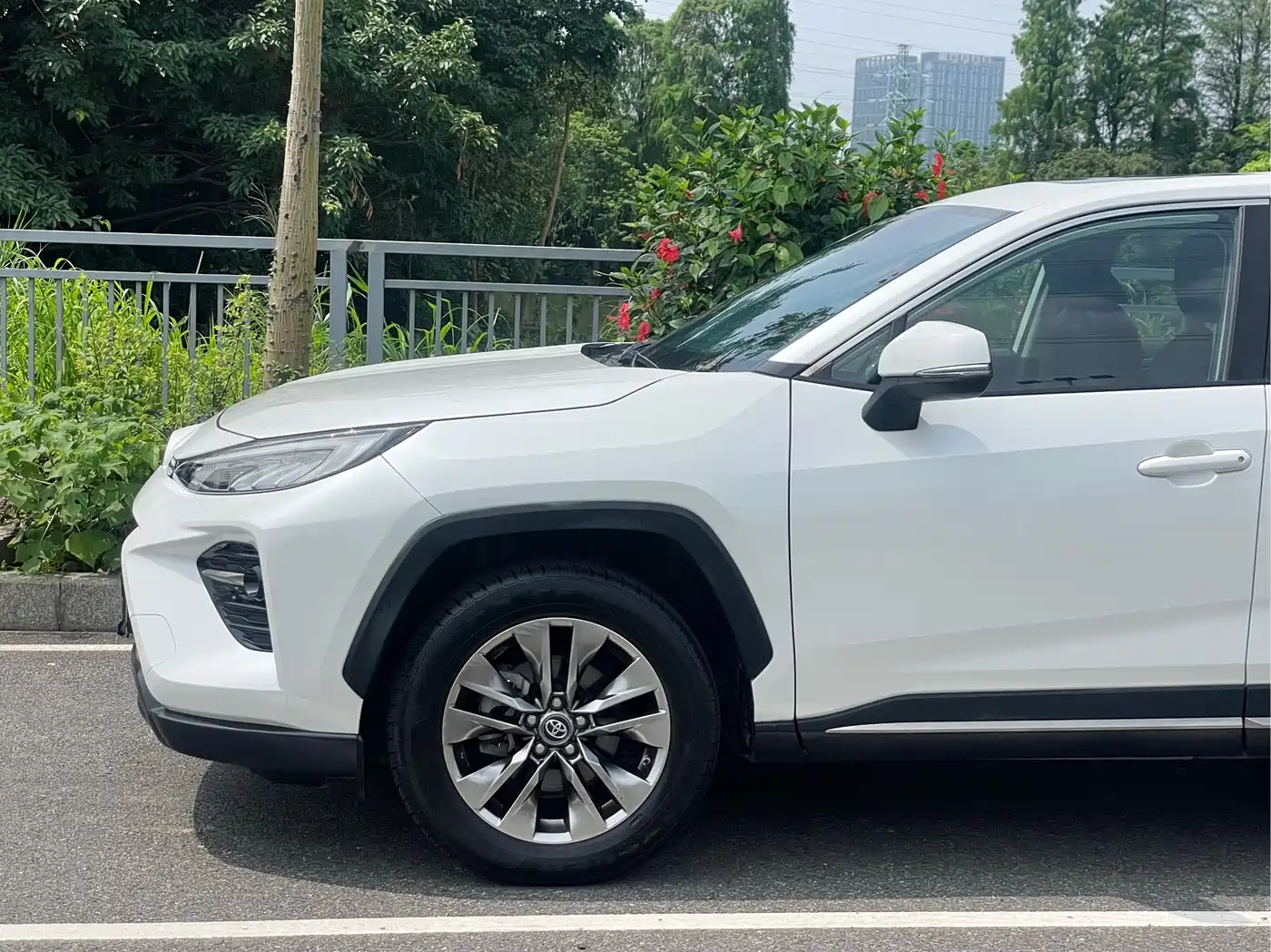 Toyota Wildlander 2021 2.0L CVT 4WD Luxury Edition фото 5