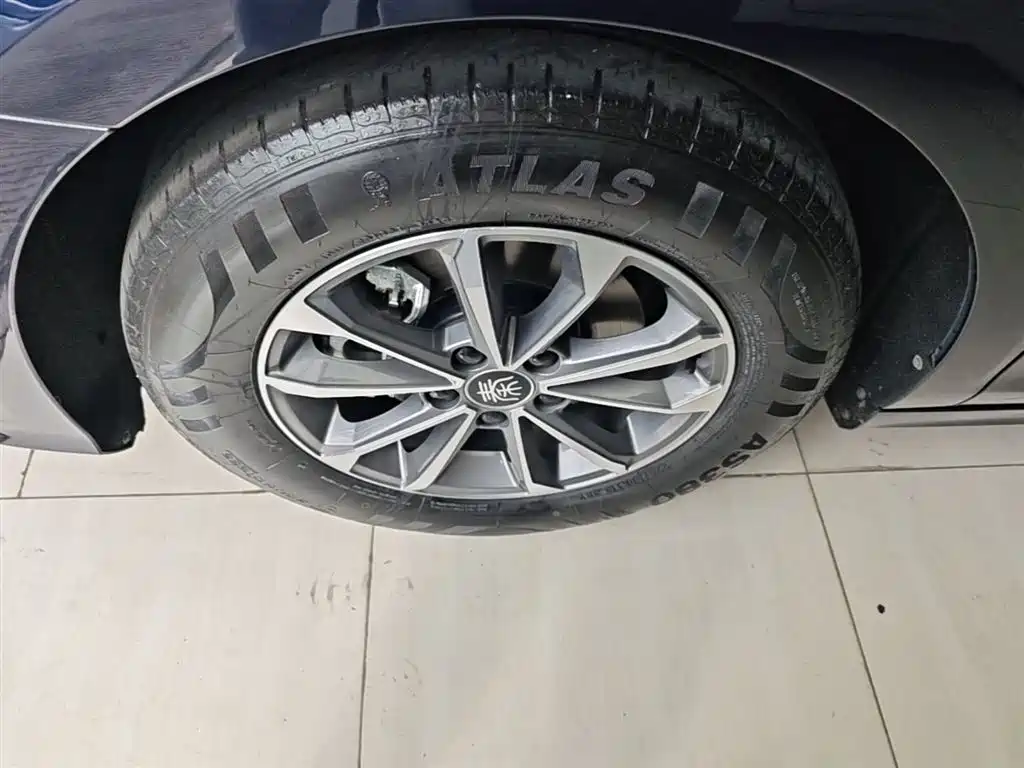 BYD Qin PLUS 2024 Glory Edition DM-i 55KM Leading фото 23