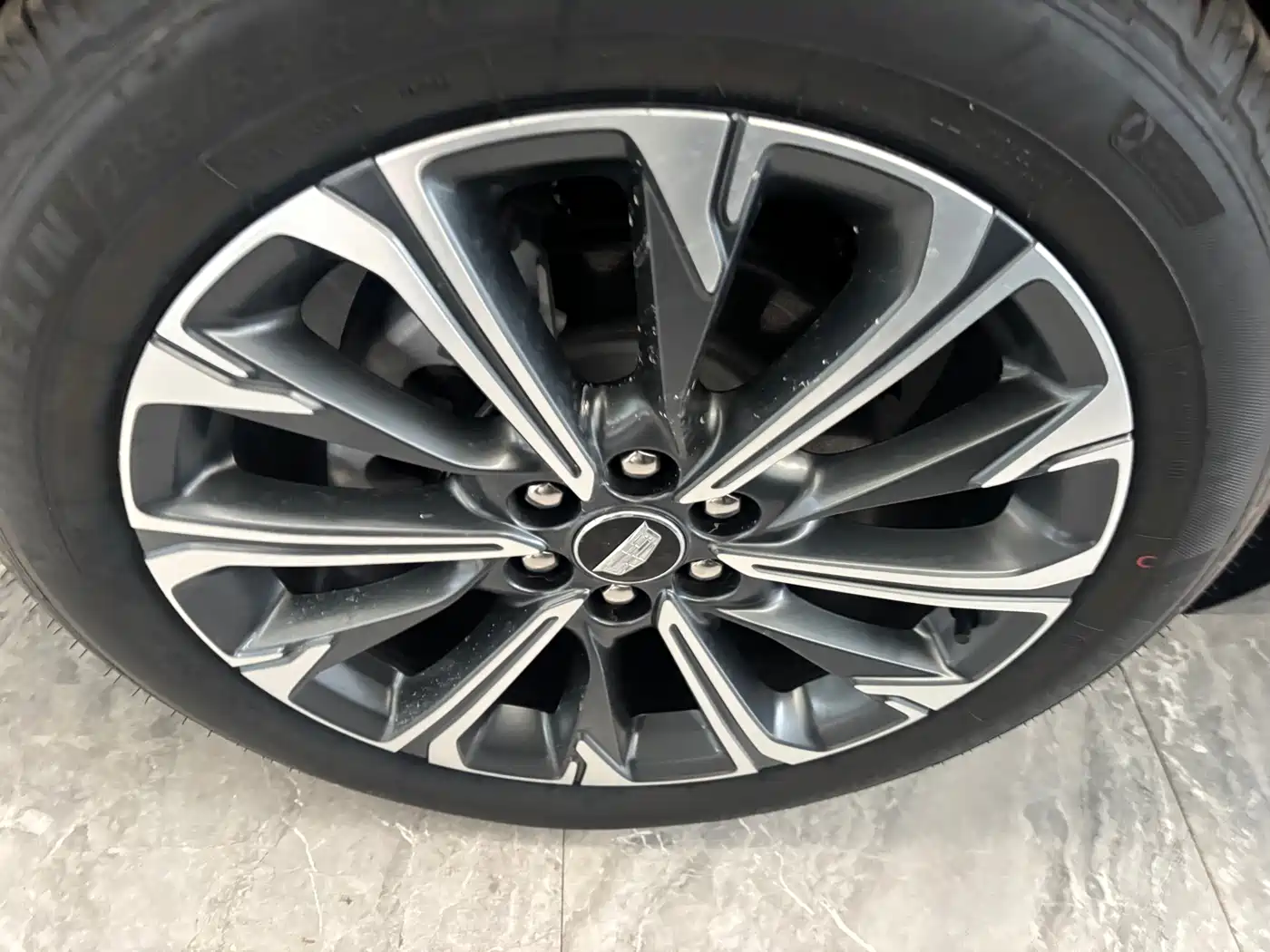 Cadillac XT5 2025 2.0T Luxury фото 3