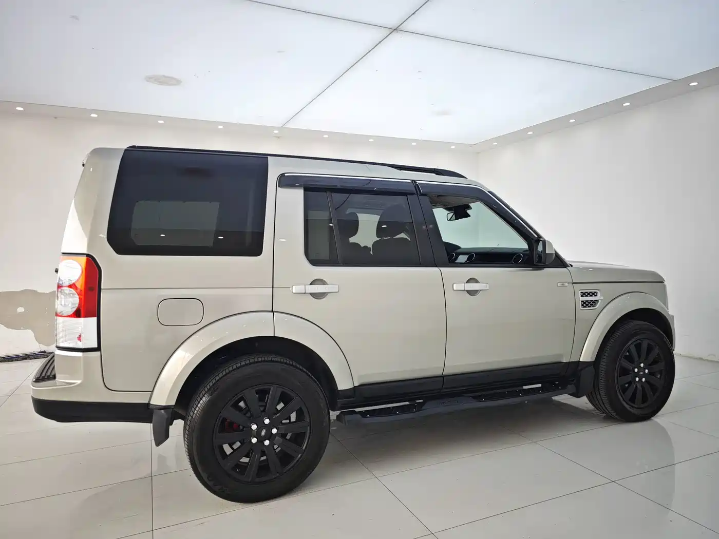 Фото 15 - Land Rover Discovery