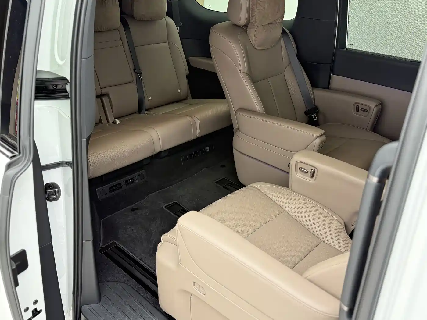Li Auto MEGA 2025 2025 Model Home Family Special Edition