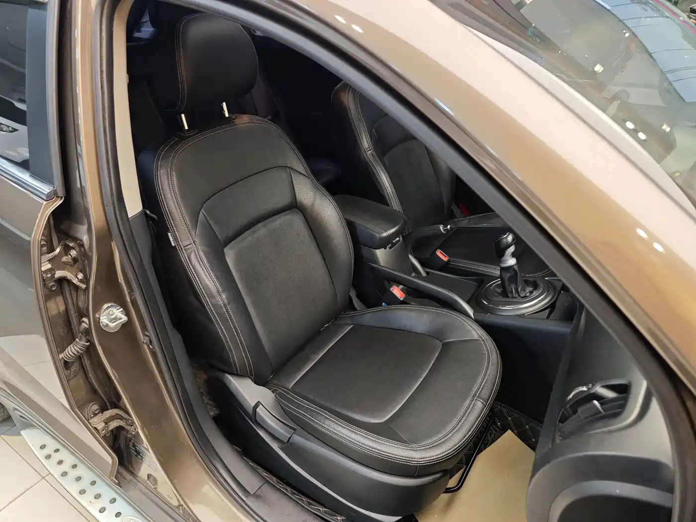 Kia Sportage 2014 2.0L Manual 2WD GLS Edition фото 31