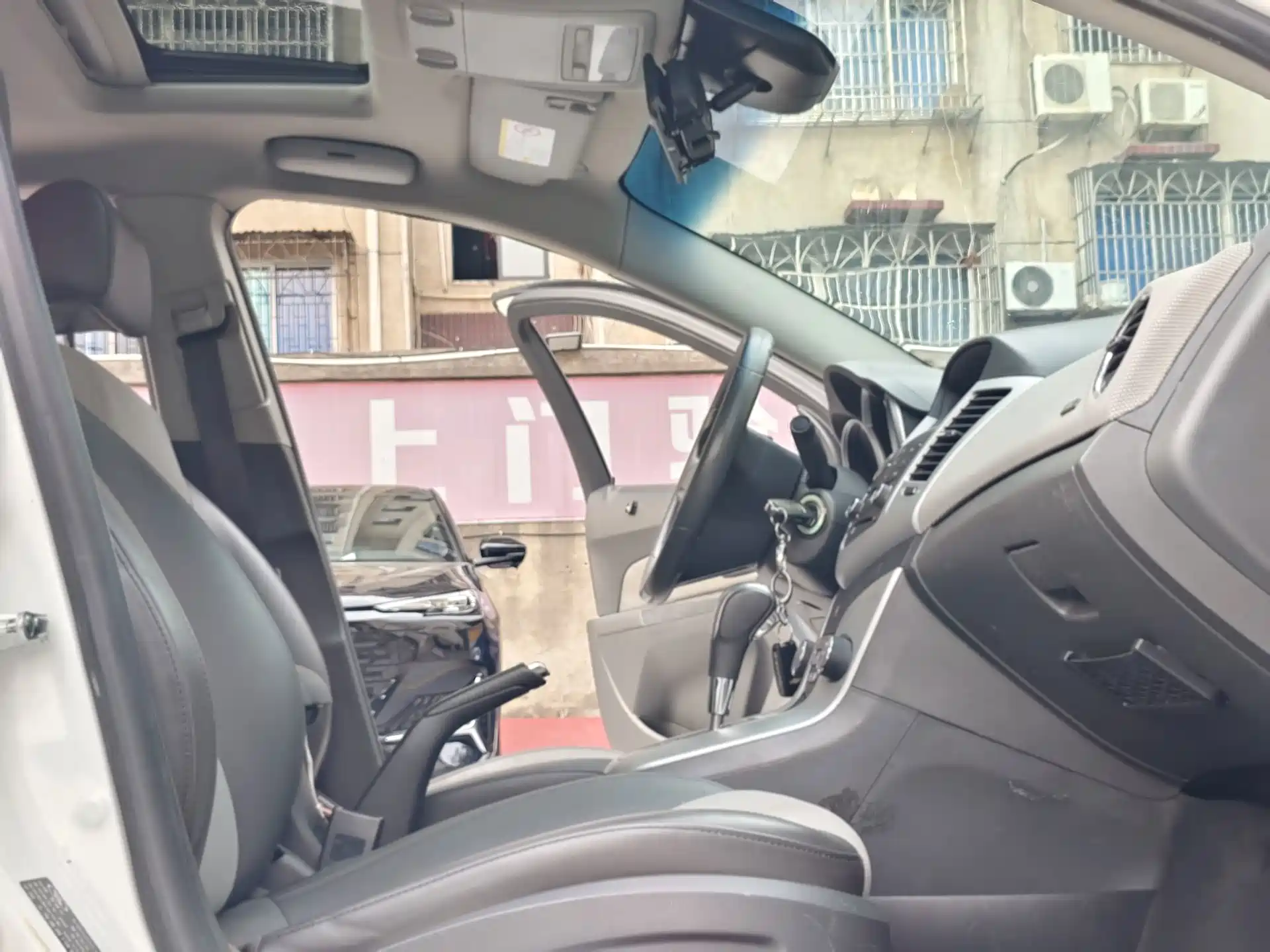 Photo 10 - Chevrolet Cruze
