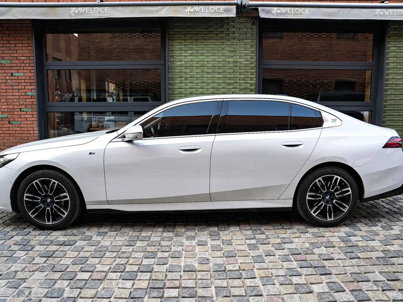 BMW 5 Series 2024 530Li Premium M Sport Package фото 3