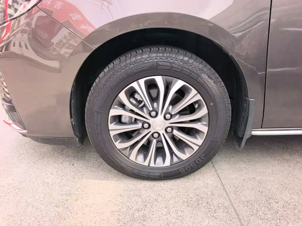 Фото 23 - Buick GL8