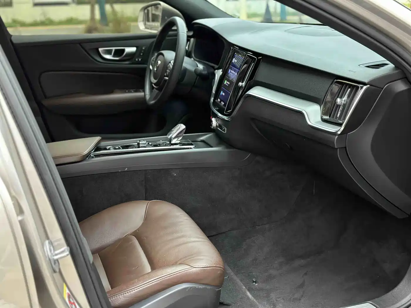 Фото 6 - Volvo S60
