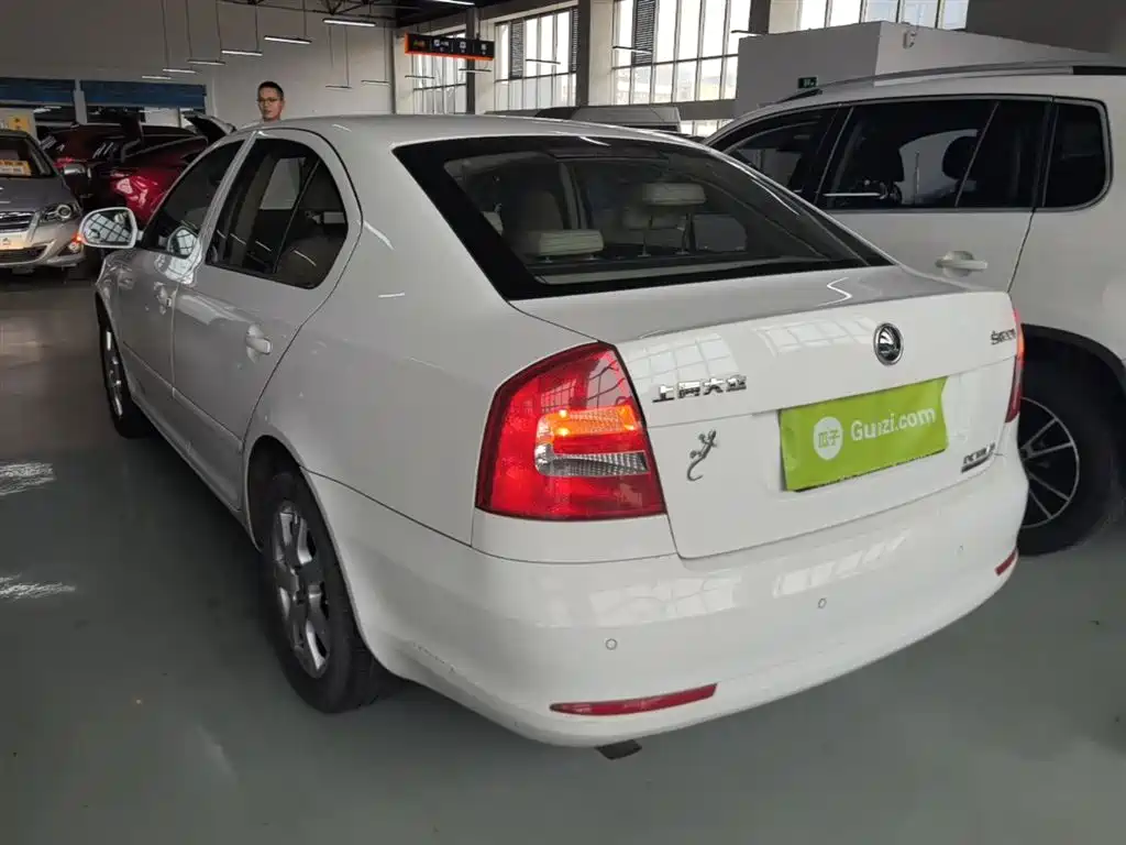 Škoda Octavia 2015 Classic 1.6L Automatic Elite Edition фото 5